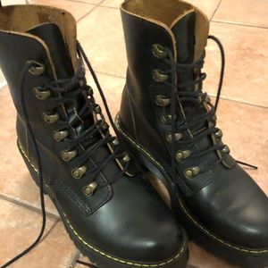 Dr. Martens Leona 7 Hook Boots Size 7